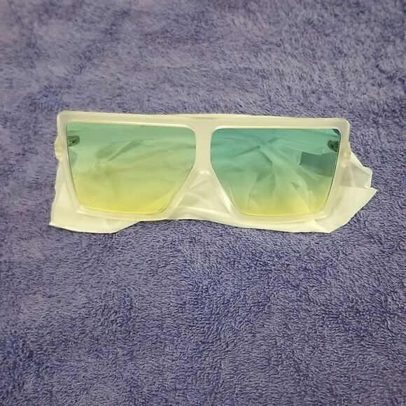 High Fashion Wmn's Oversized Sunglasses. - Picture 4 of 7